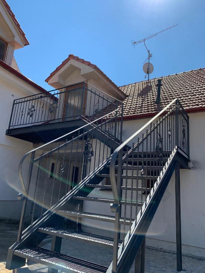 Apartmany In Veritas Мікулов Екстер'єр фото